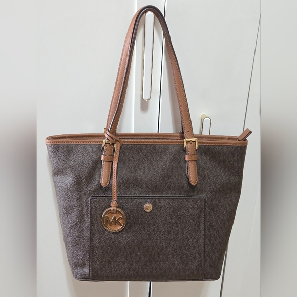 Michael Kors Handbags - Michael Kors Jet Set TZ Snap Pocket Tote